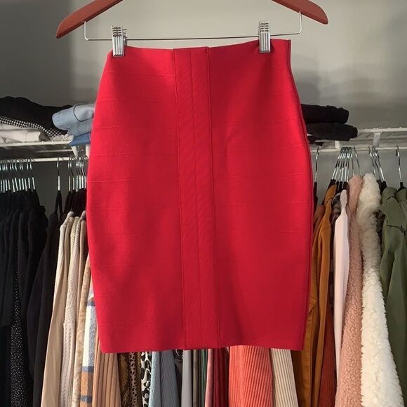 Guess Zip Up Skirt - Picture 3 of 3